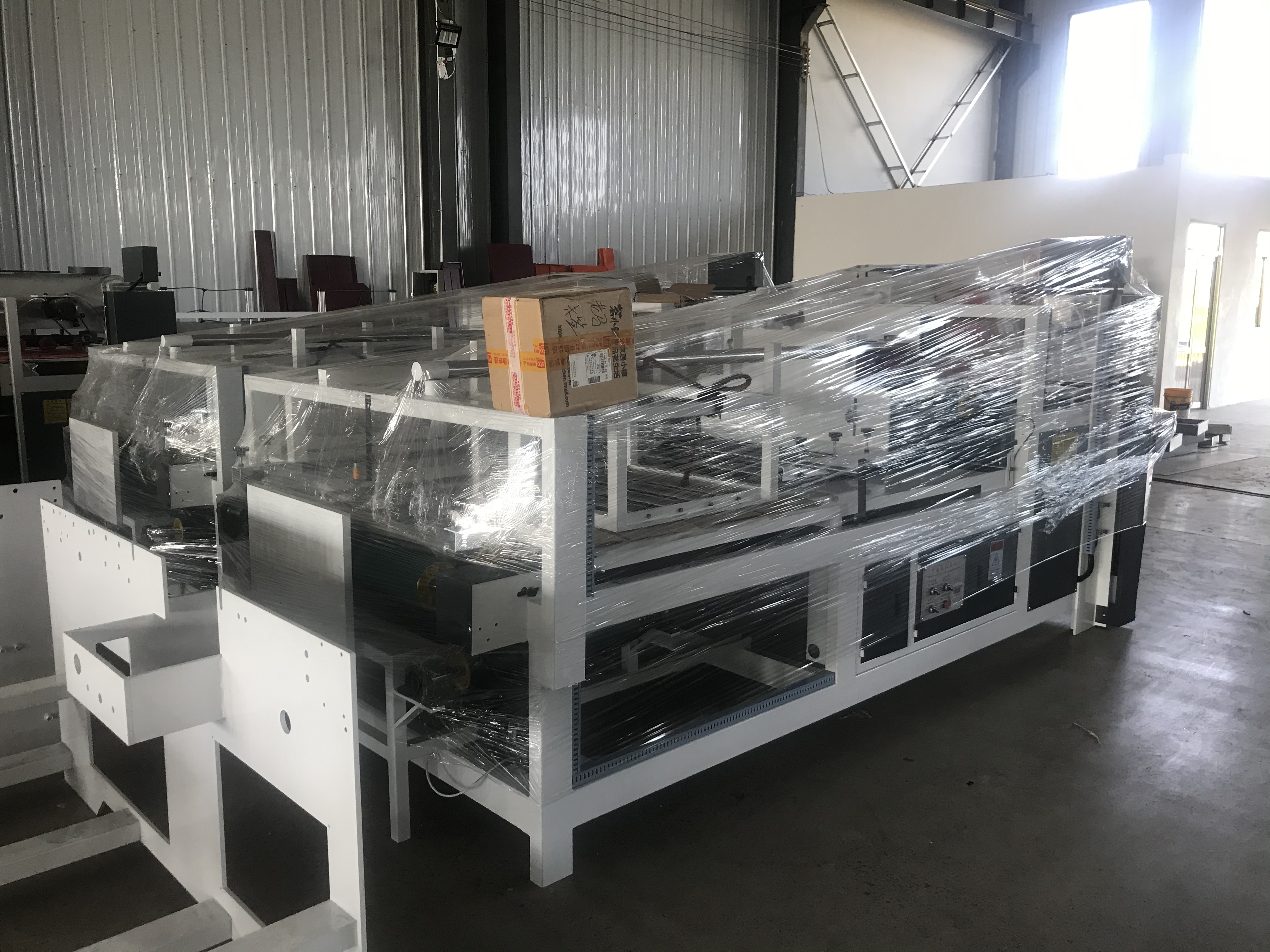 万国机械半自动粘箱机