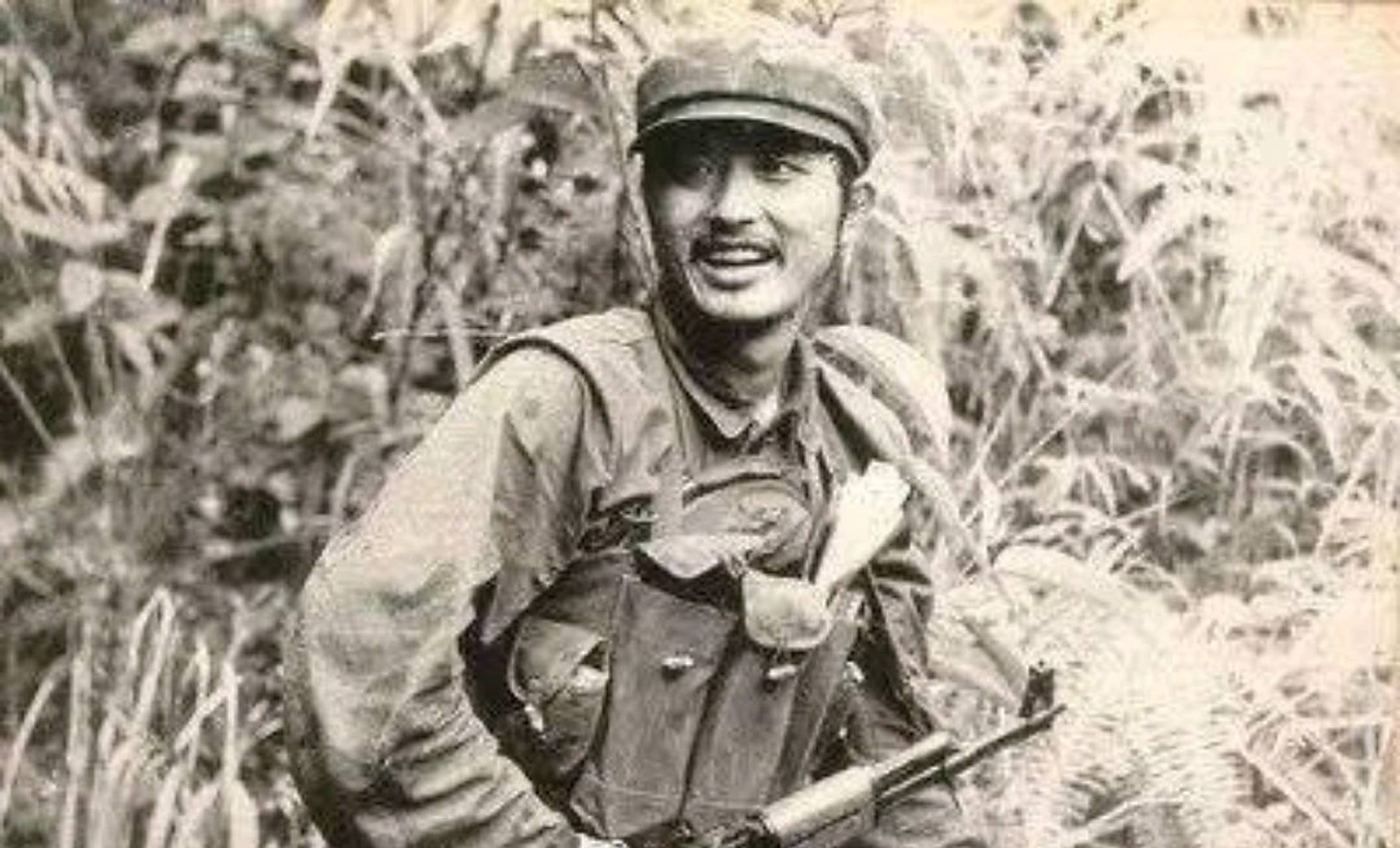 【村长说:"阿岩是麻栗坡最美的女人.