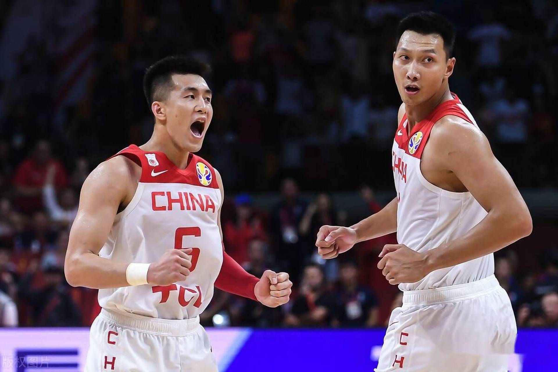 中国男篮58-107惨败于德国队,球迷们纷纷呼吁这两位球员火速加入国家