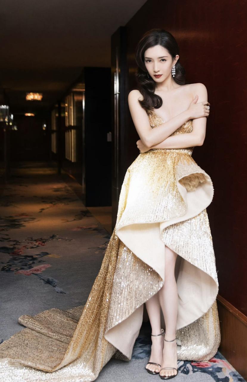 江疏影一字带高跟鞋[色][色] #江疏影