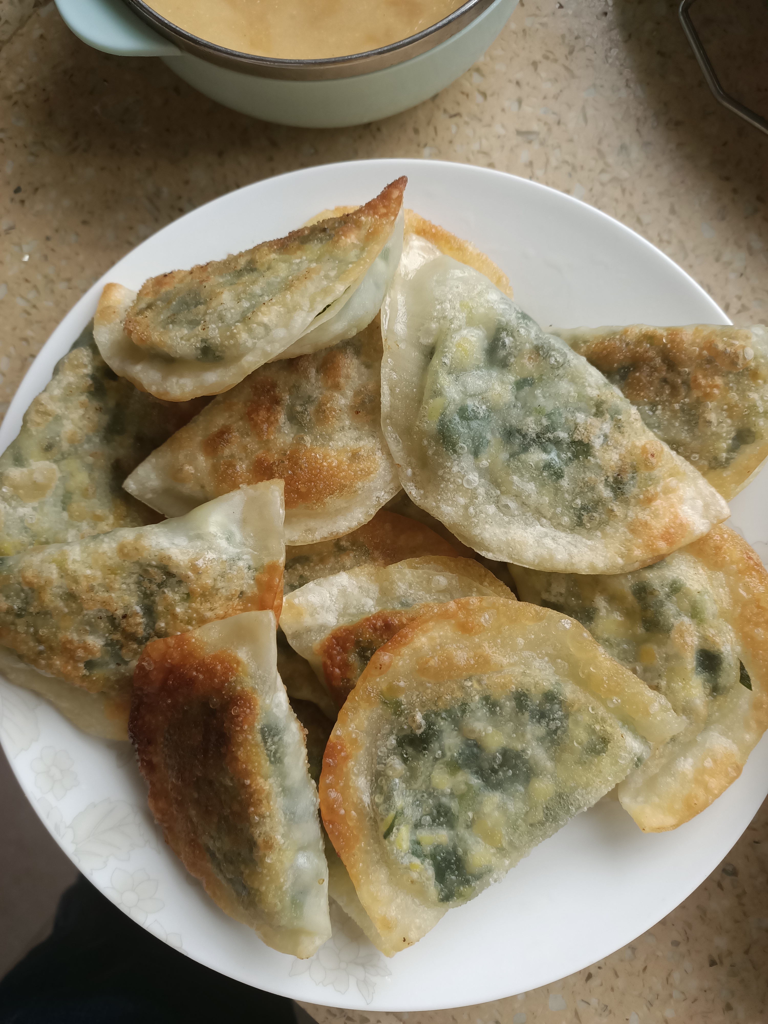 今天做的韭菜鸡蛋馅煎饺!