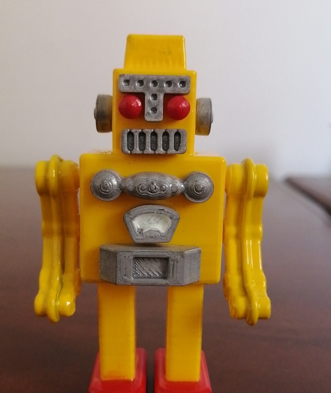 铁皮机器人怀旧玩具