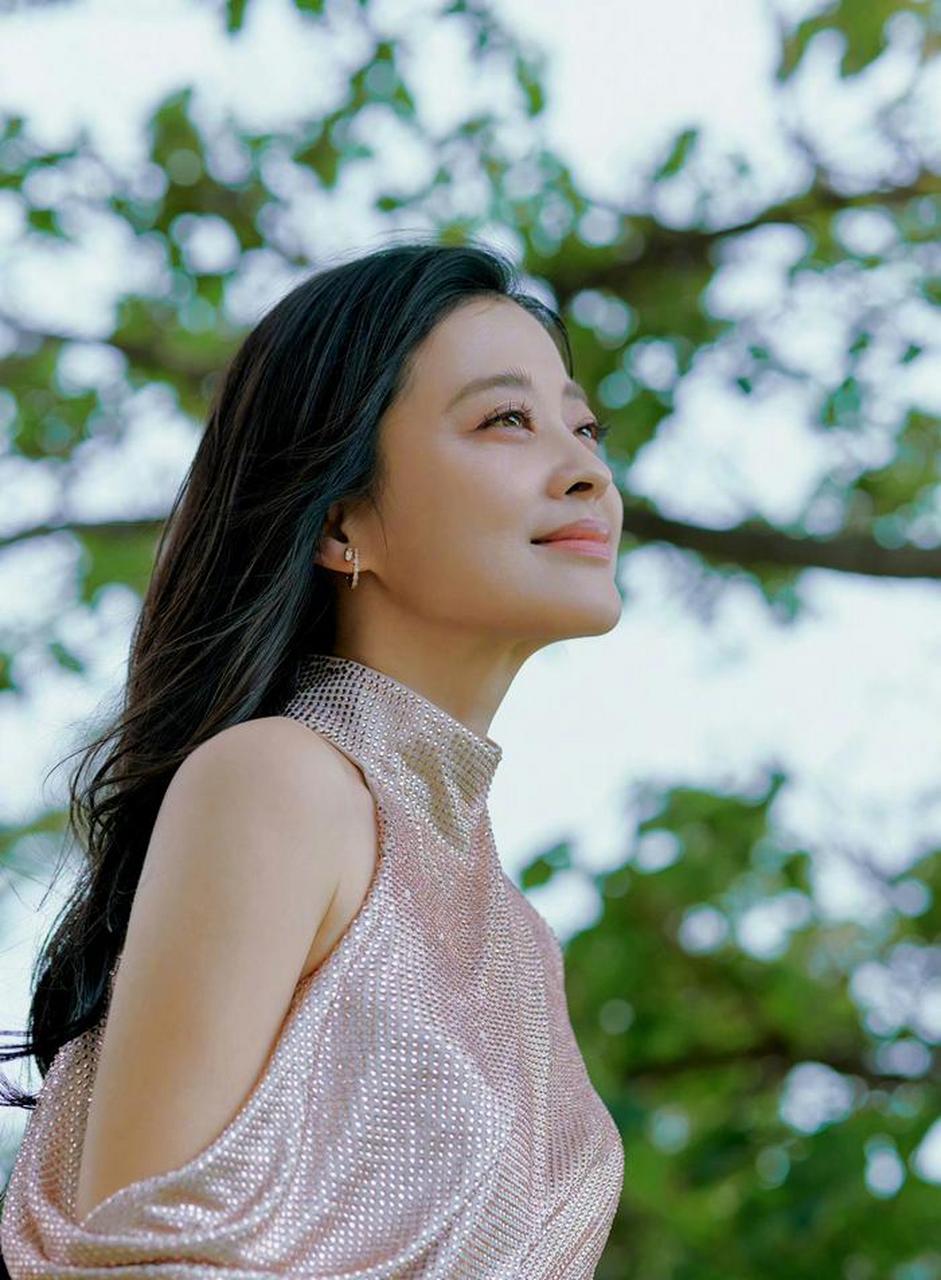 梅婷粉色亮片长裙 被她美到了~  #爆款练习生# #娱乐八卦# #梅婷