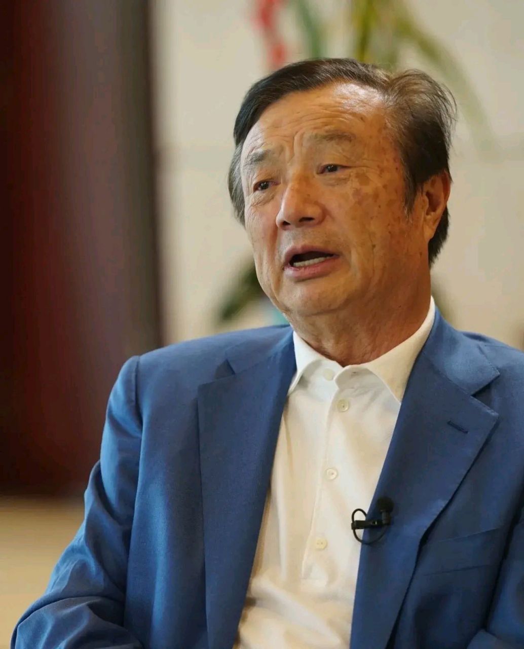 华为老板任正非说,当年呐,差点把华为卖了,和美国一家公司都谈了,一百