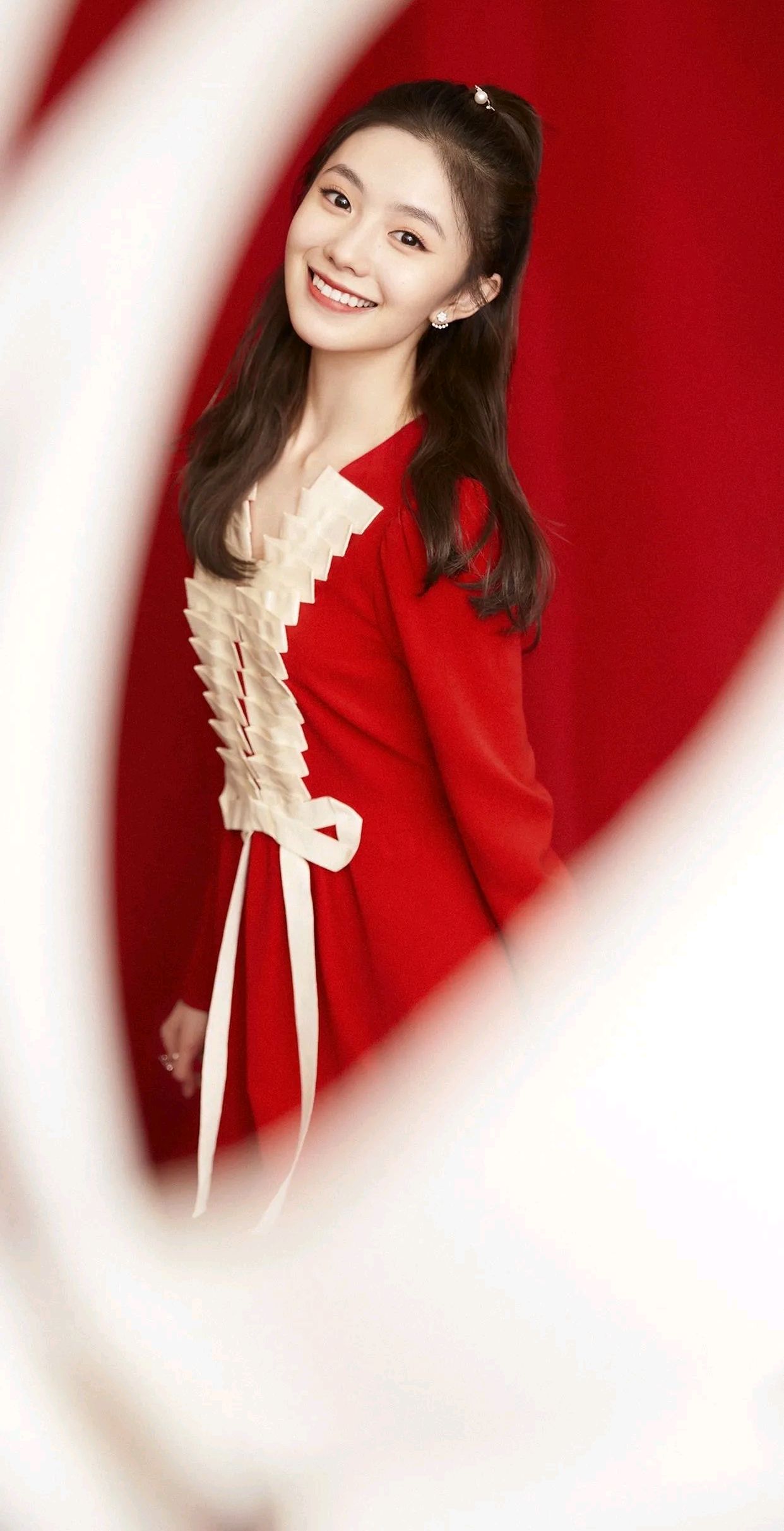 刘浩存高清写真图集,清纯邻家小妹妹,笑起来太迷人