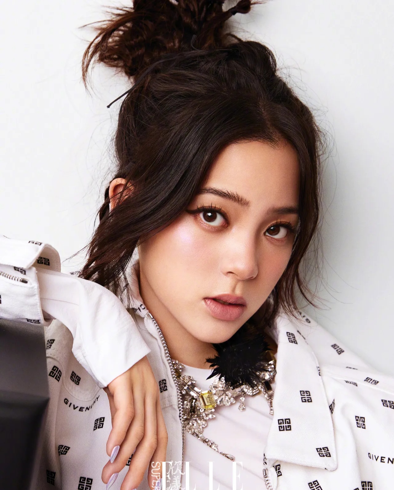 欧阳娜娜杂志封面,好有个性啊