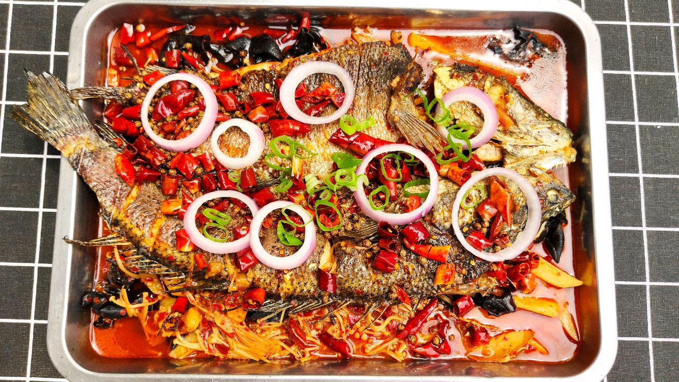 麻辣烤黑鱼,黑鱼肉质紧实有嚼劲特别鲜,比某酷烤鱼好吃多了。