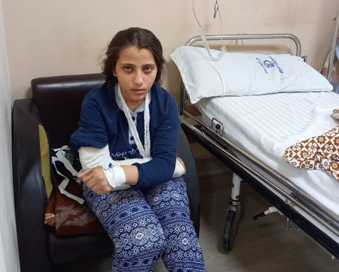 "我只想活下去",因空袭受伤在埃及治疗的加沙少女
