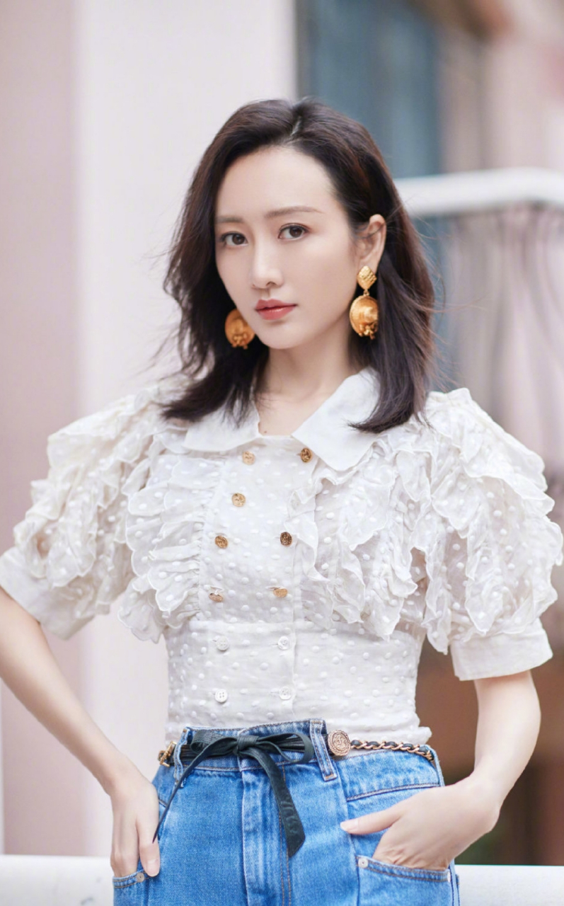 王鸥 原生家庭# 原生家庭长大的王鸥,在自己3岁时父母便离婚了,所以