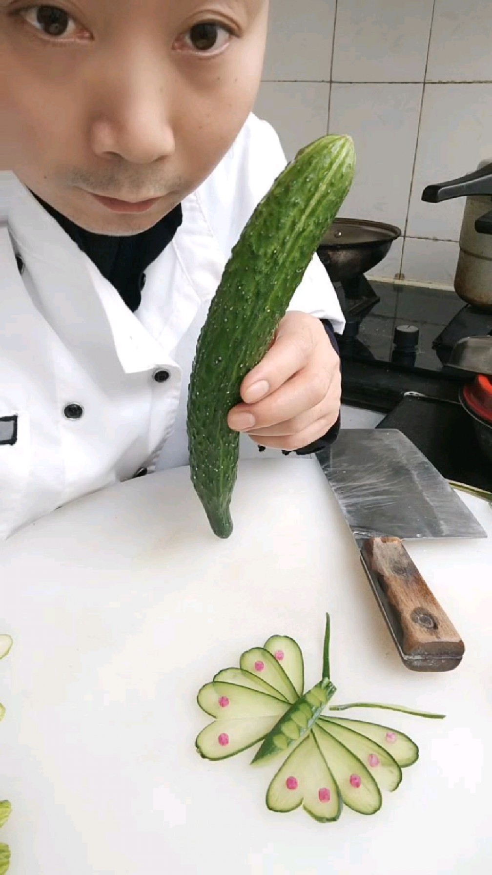黄瓜小蝴蝶的切法