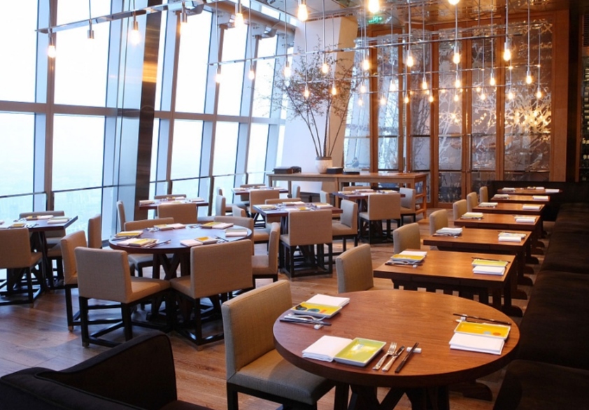 上海东方明珠旋转餐厅,享受美食与全景美景的绝佳选择