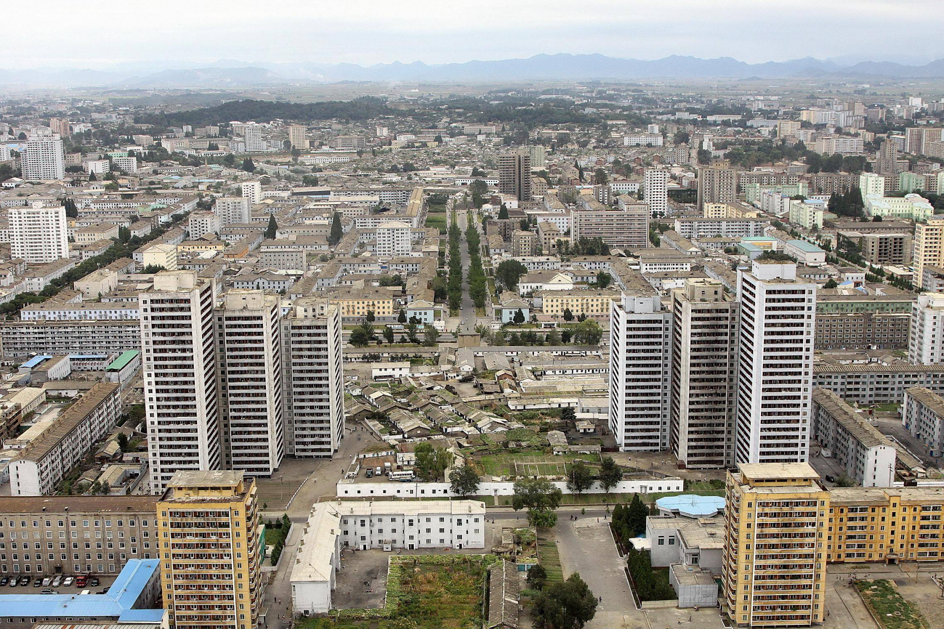 朝鲜第二大城市开城,是曾经高丽王朝的古都,如今开城是朝鲜特级市
