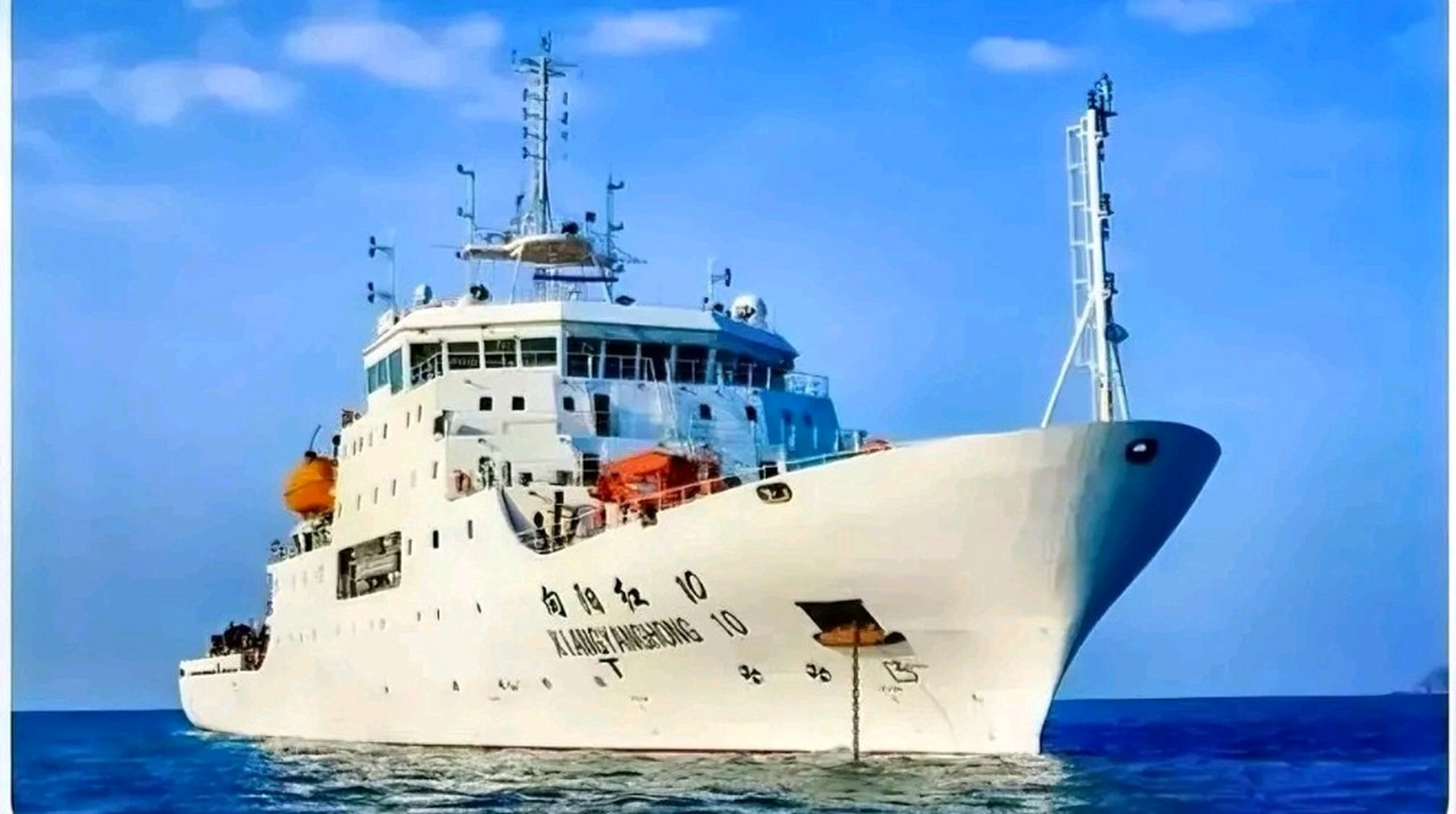 中国万吨级海警船2901号,突然直接冲到东海苏岩礁不到20公里海域.