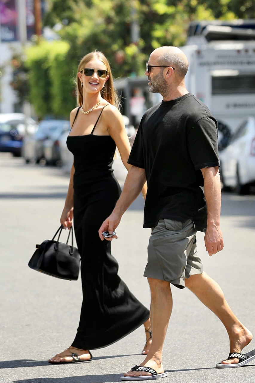 杰森·斯坦森和超模爱妻rosie huntington-whiteley洛杉矶外出逛街.