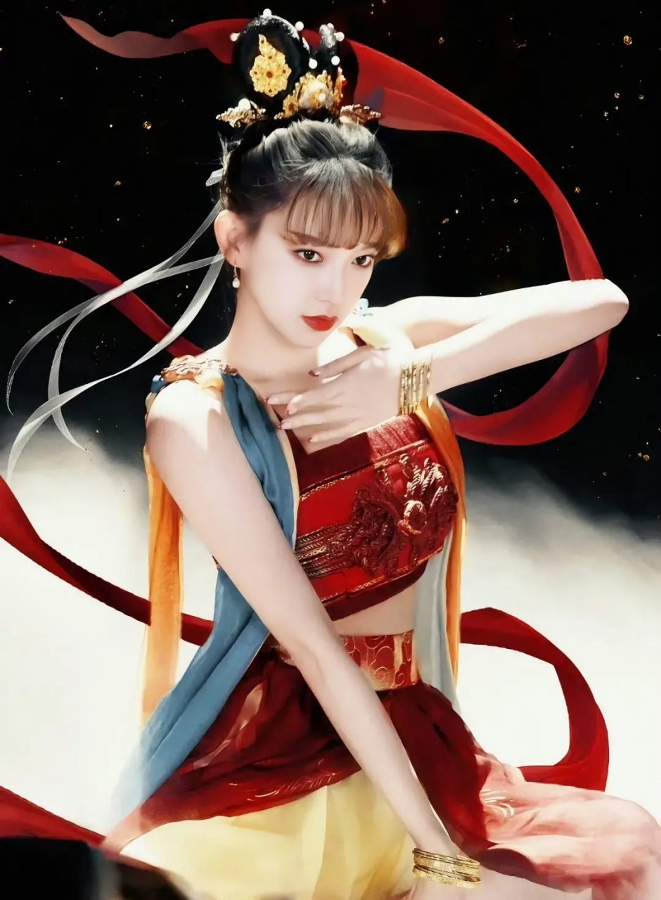 程潇敦煌造型美艳动人,舞姿优美,再加上自信的笑容,太绝了#ai共创计划