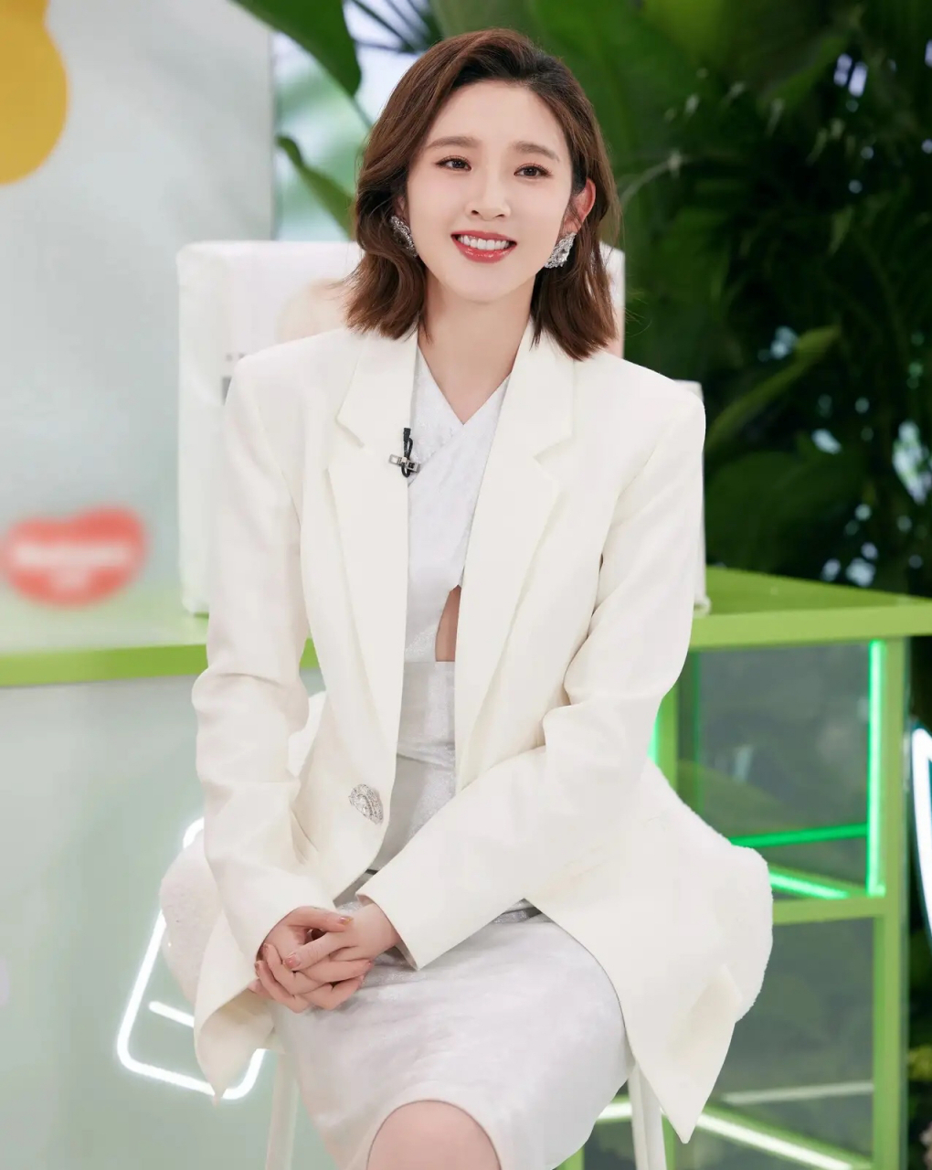 短发美女9592唐艺昕,没有看她留过很长的头发呀?