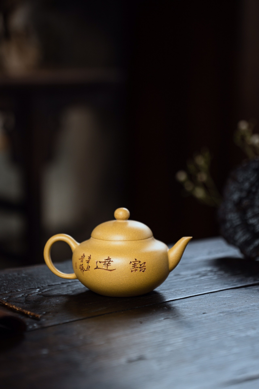 柿柿如意.黄金段茶器.容量150毫升.由手工制精而成,独特7孔出水设计.