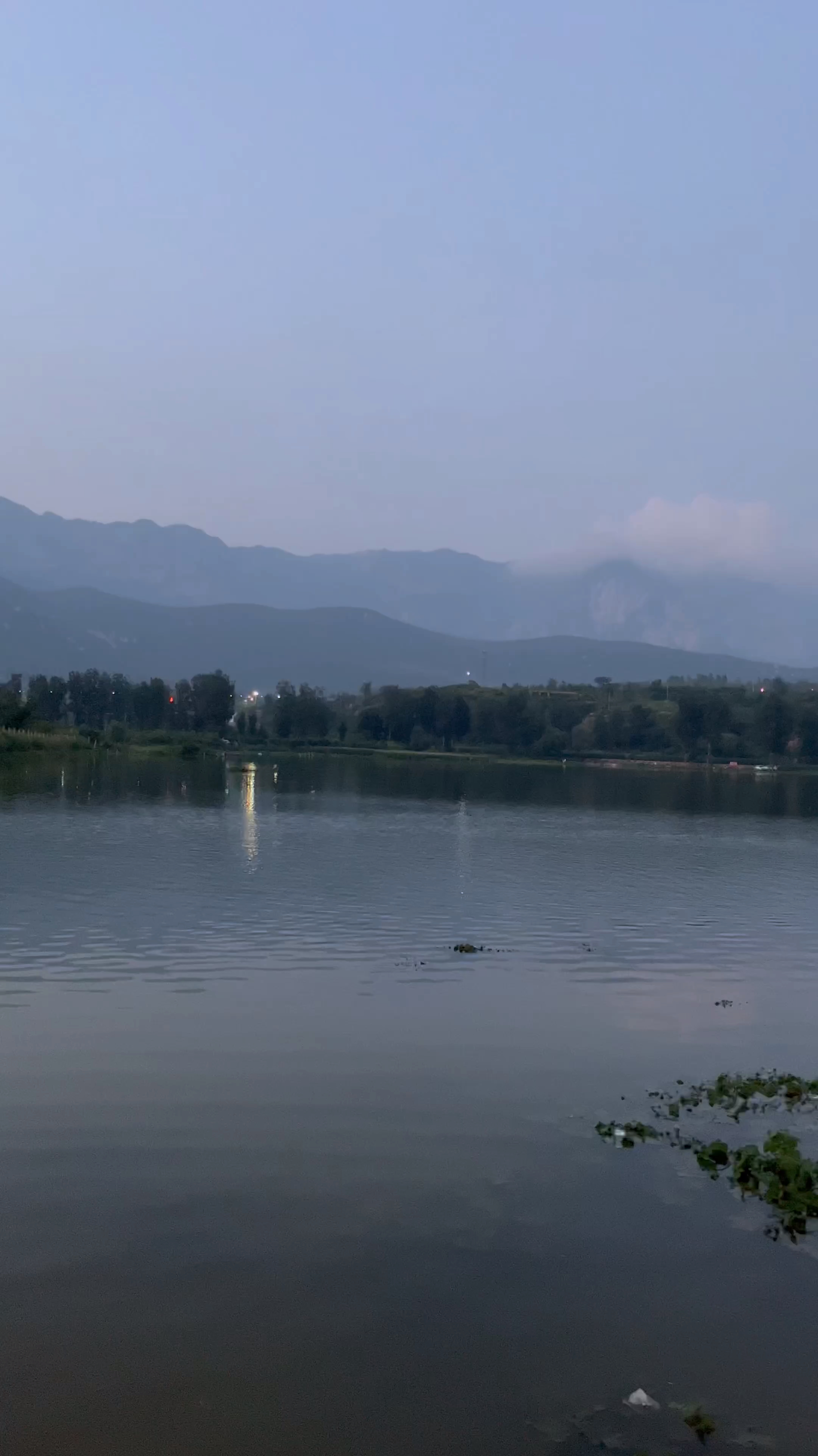 登封马庄水库傍晚的风光嵩山脚下的水波粼粼