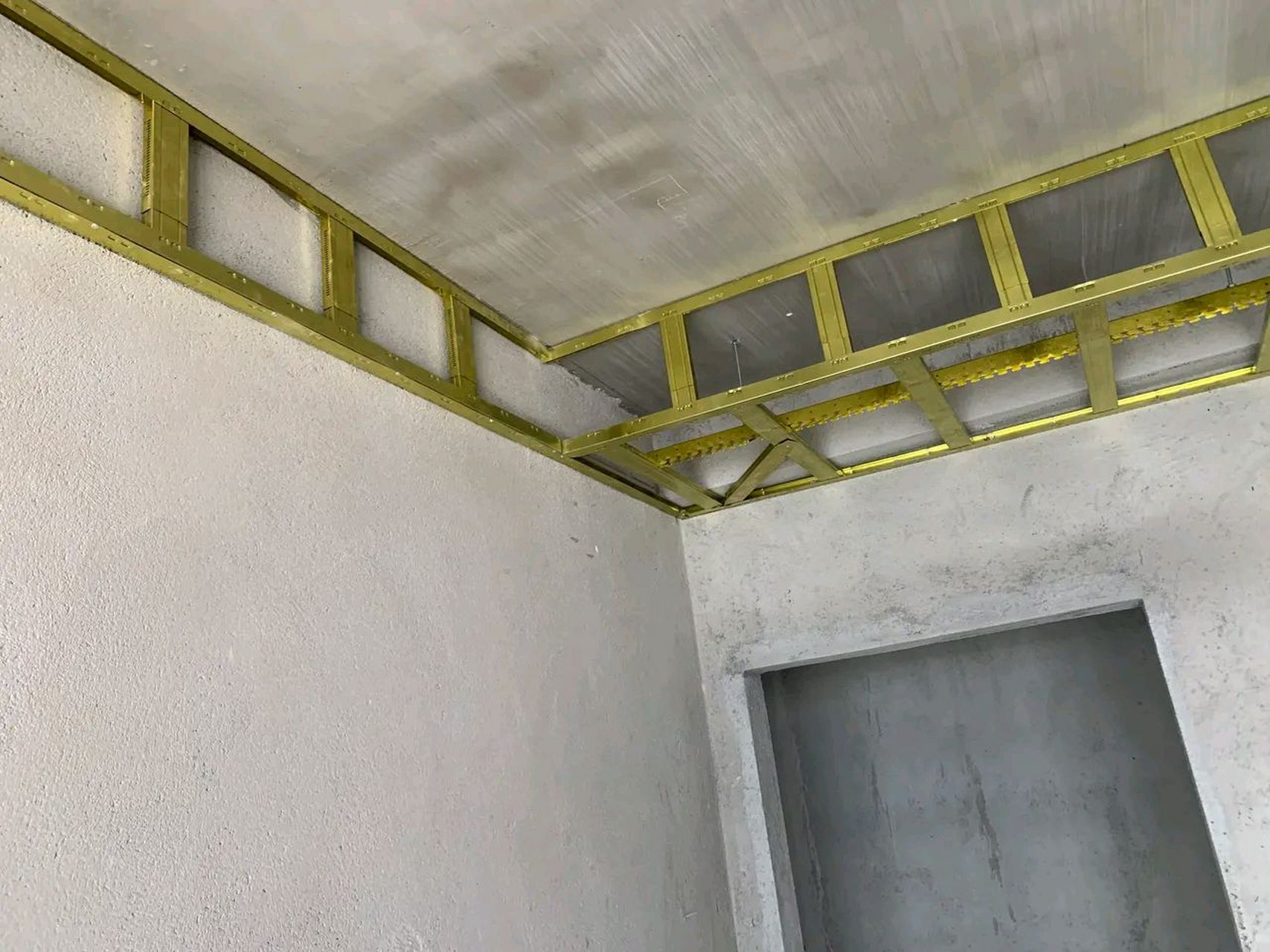 轻钢龙骨吊顶施工双层石膏板工艺要求价格跟木龙骨一样价你们能接受吗