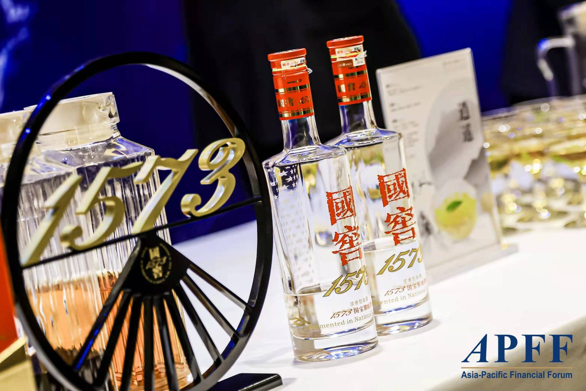 看到上海国窖荟的广告牌,才450年. 我一直以为有600年.