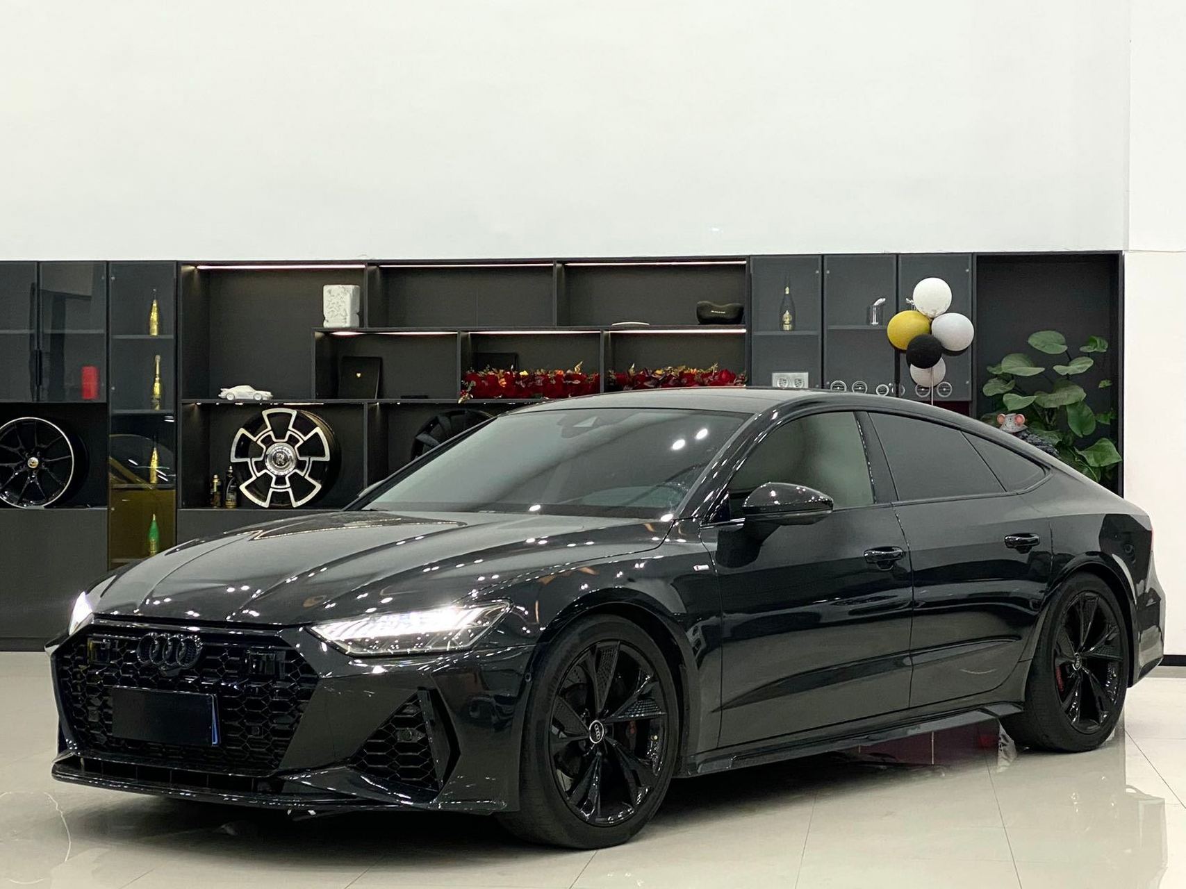 奥迪a70245tfsi臻选型 20寸轮毂02res阀门排气02布雷博卡钳刹车