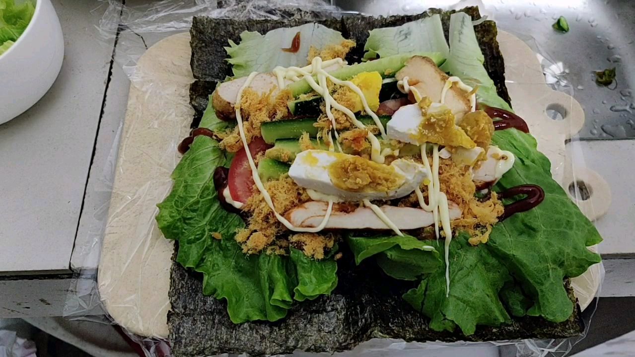 超简单又好吃的黑米鸡肉蔬菜卷,减脂期必做美食,真的太好吃了!