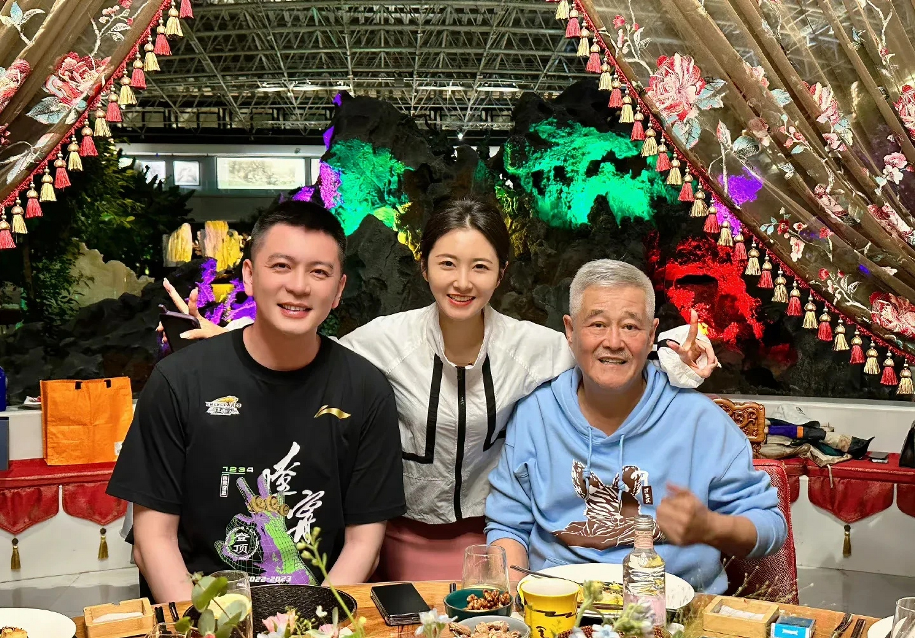 赵本山宴请辽宁男篮主帅杨鸣!韩佳佟:杨鸣没有人能帅过了!