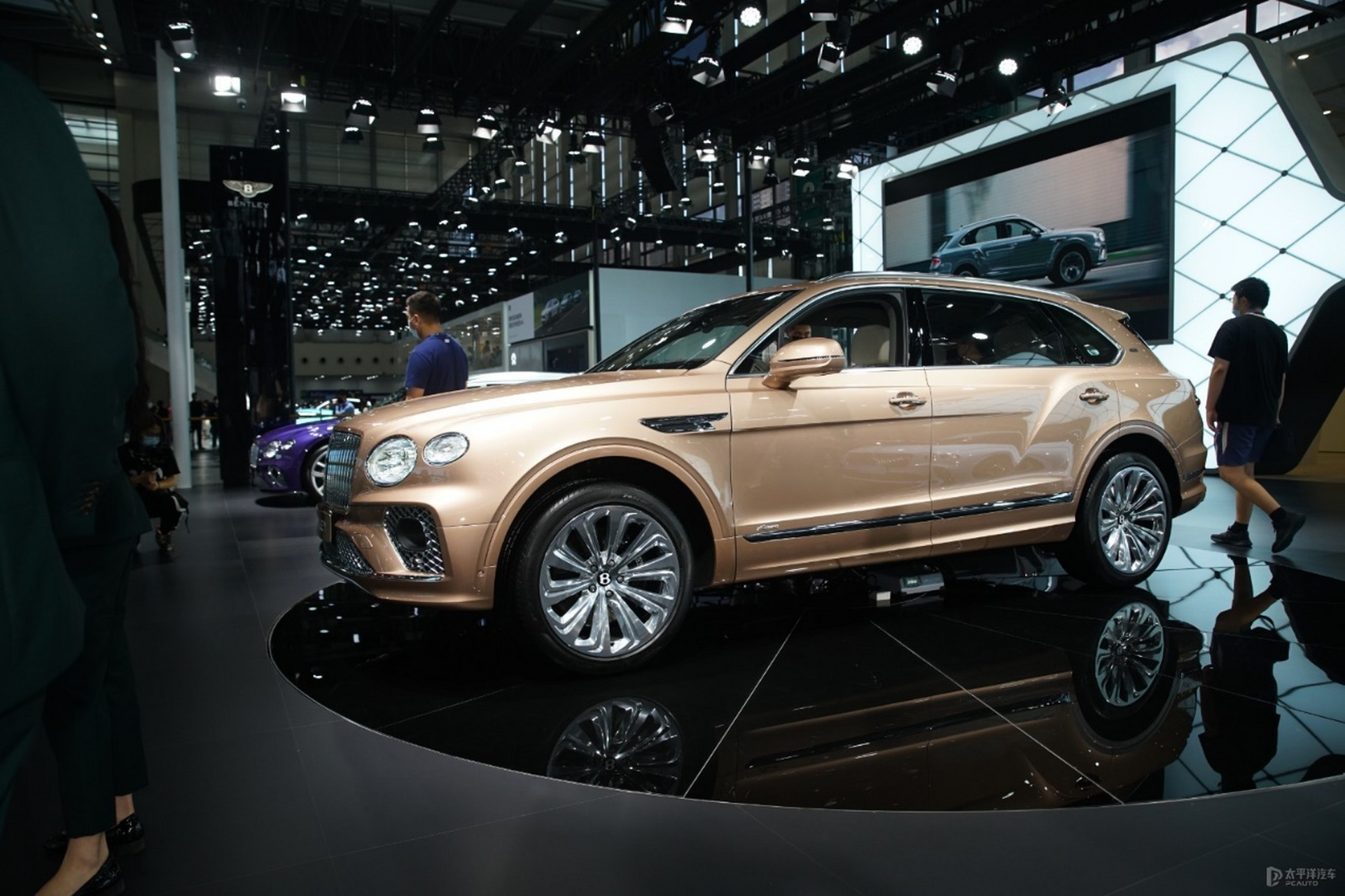 在#2022粤港澳大湾区车展#上,宾利添越长轴距雅度版亚洲首秀