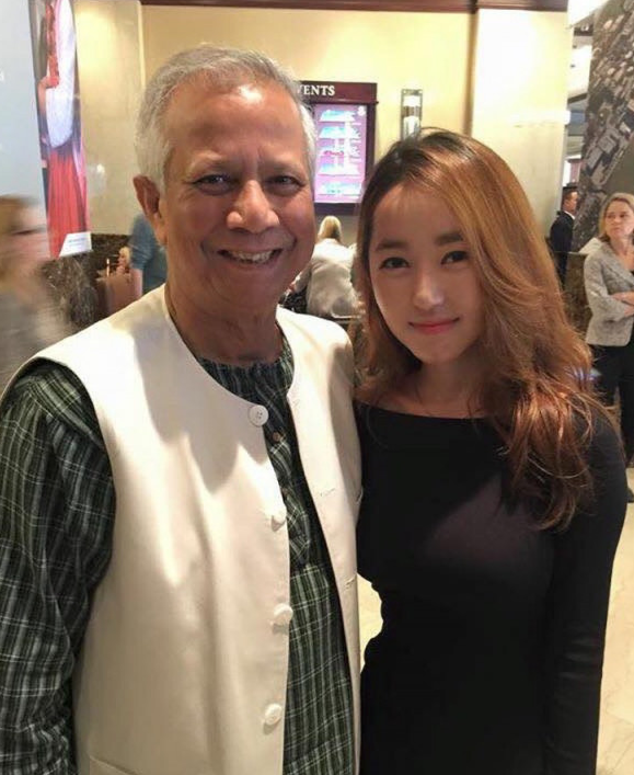 最美脱北者朴研美近况曝光!厚唇,僵硬五官认不出,网民:整容上瘾