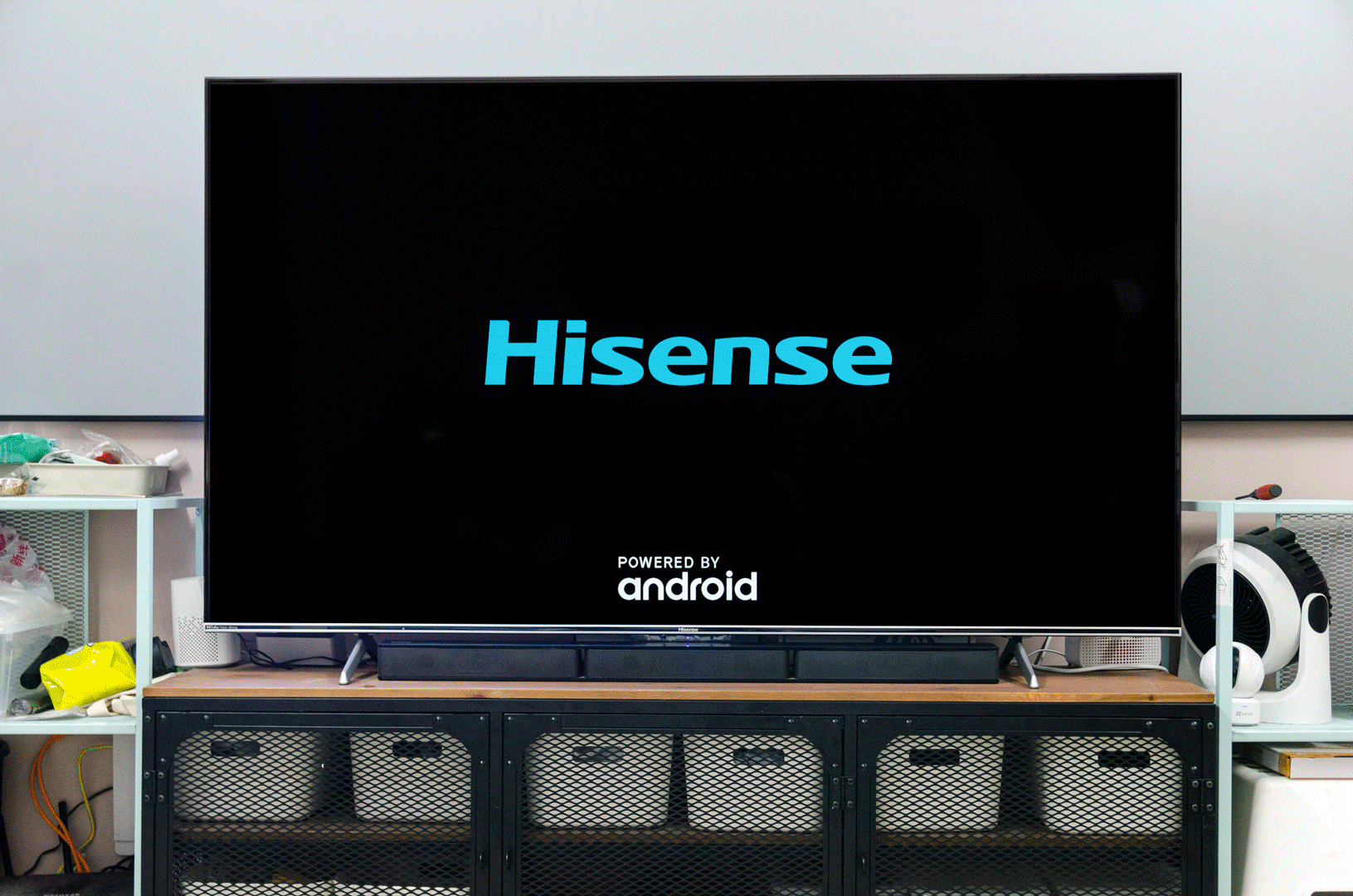 海信电视75e3h的屏幕尺寸达到了惊人的75英寸,可以让用户感受到沉浸式