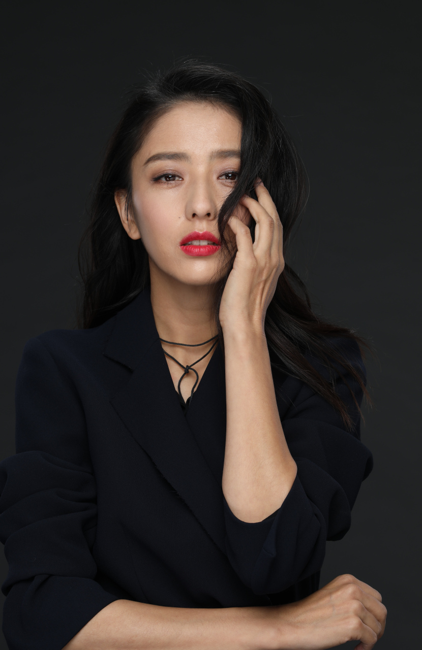 丫丫这组照片,有种闺怨的感觉 676767[捂脸]#养眼美女# #佟丽娅