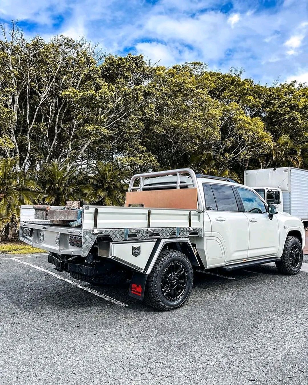 丰田陆巡"皮卡版"登场,气场超越福特猛禽,越野气势更浓郁