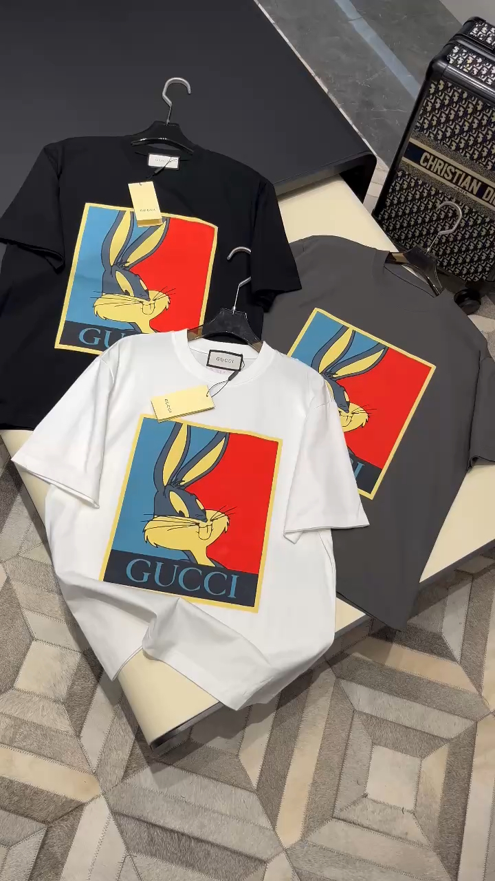 古驰新款前幅兔子印花短袖,视觉感十足