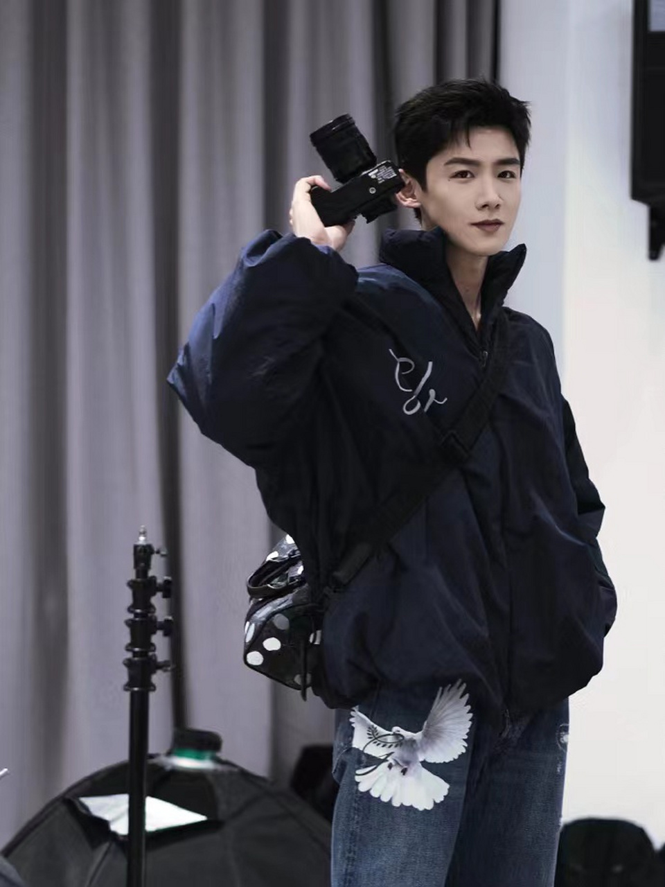 毅还没接《黑莲花》,因为已经有几部古偶存货了,不过因为剧方给的片酬