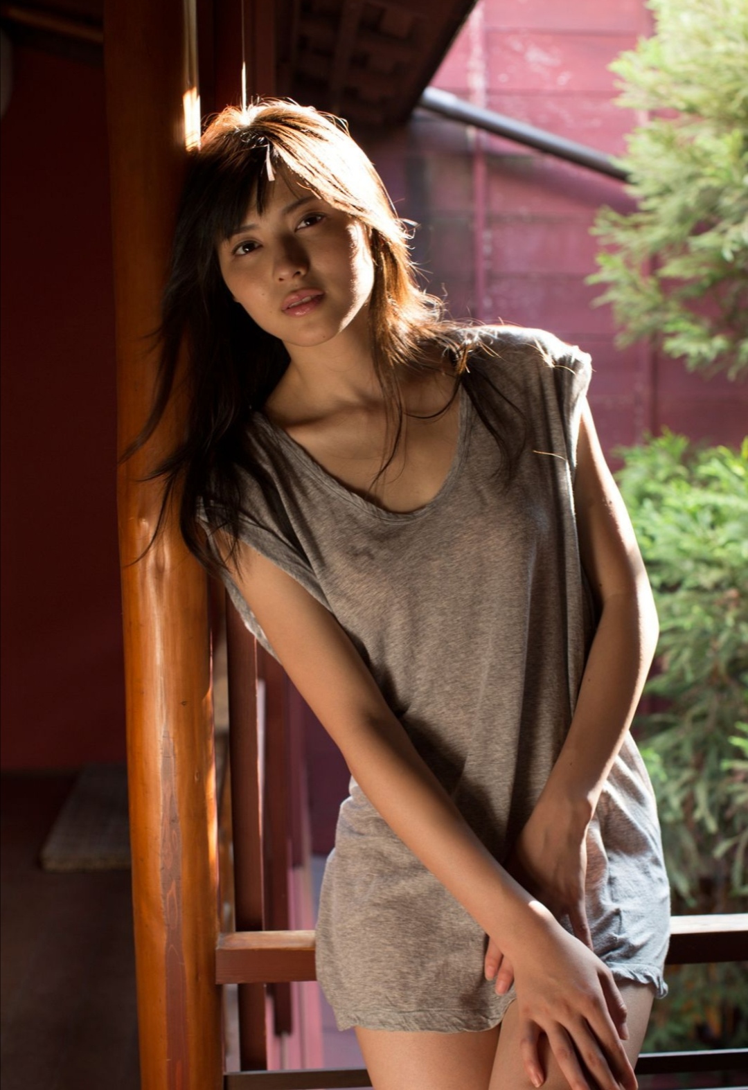 居家少妇写真系列,不修边幅,会有另一种美