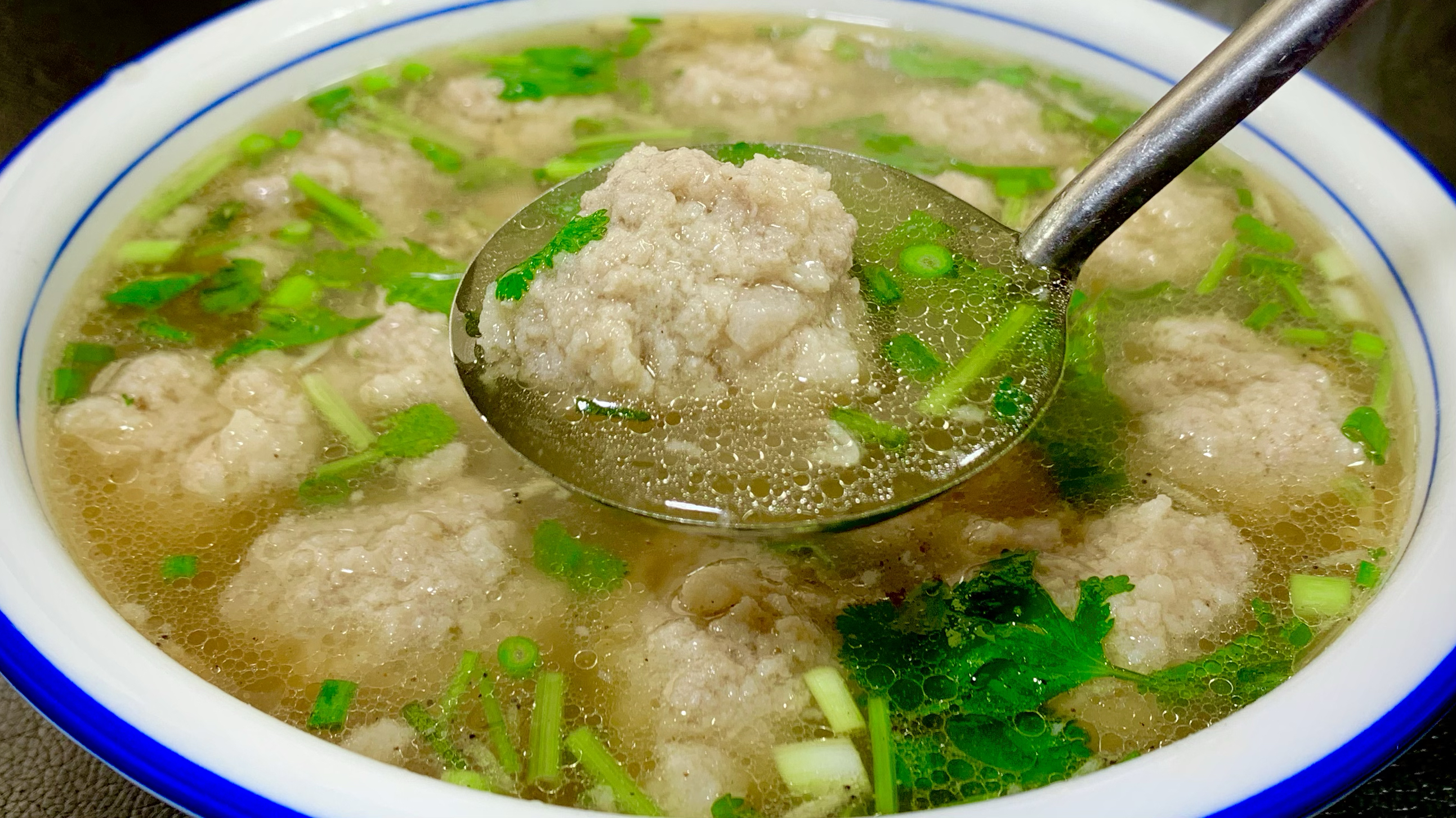 肉丸子汤好喝有诀窍，总厨教你酒店不外传秘诀，肉鲜汤美不腥不柴