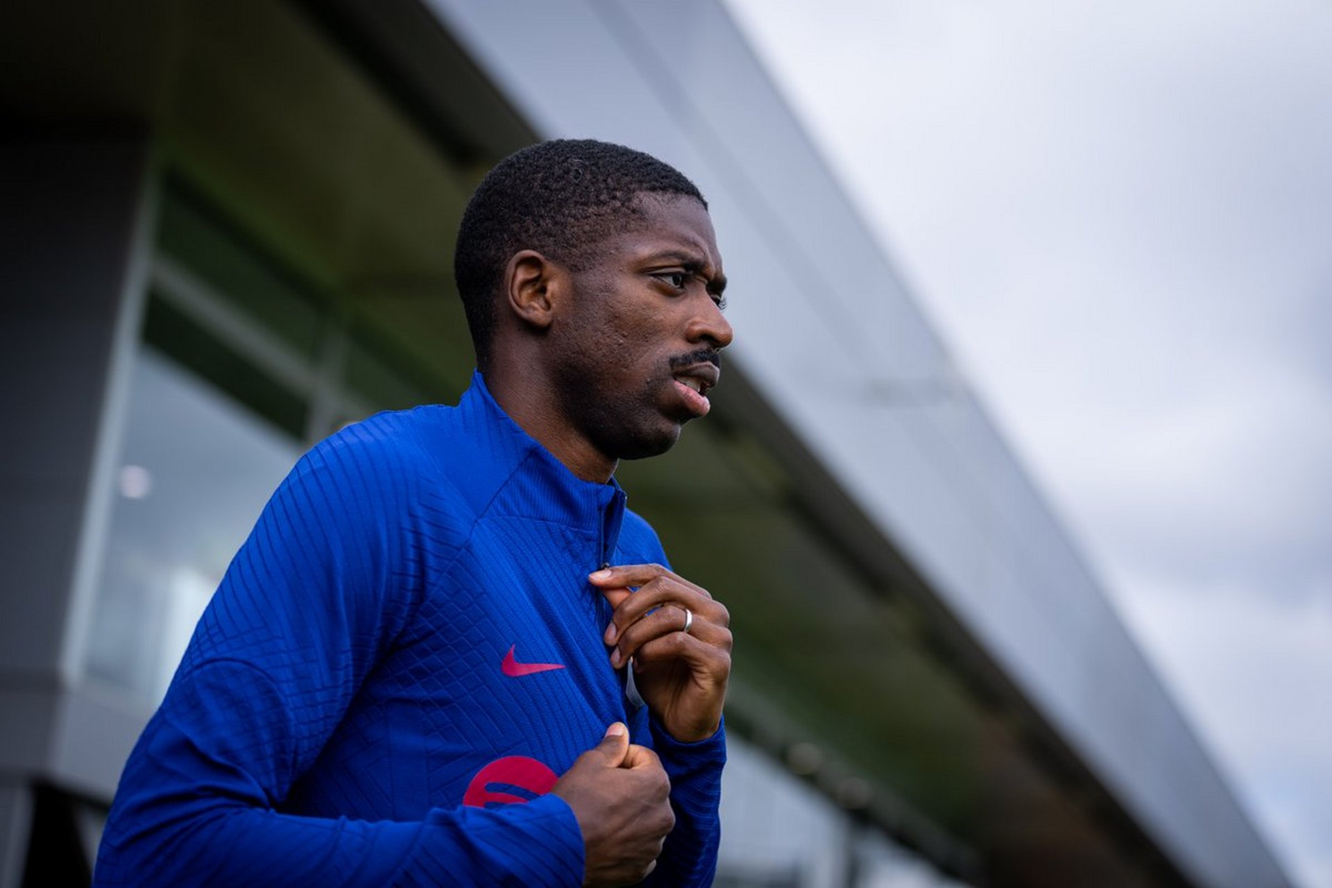 巴塞罗那向奥斯曼.登贝莱提供了一份为期三年的续约合同,直到2027年.