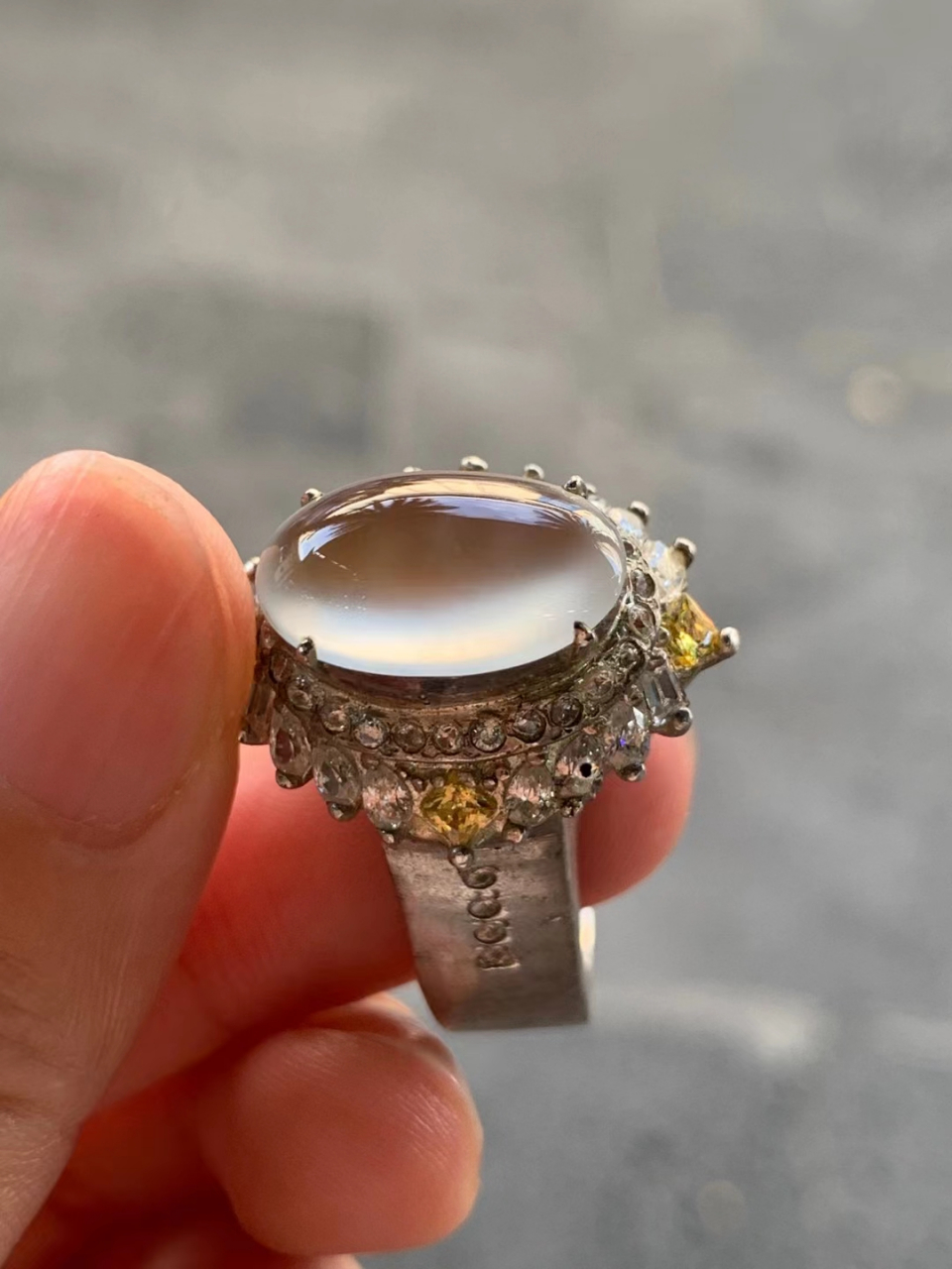 点击头像看直播# #翡翠# 高冰戒面,无纹裂,老坑种钢性十足,荧光闪闪