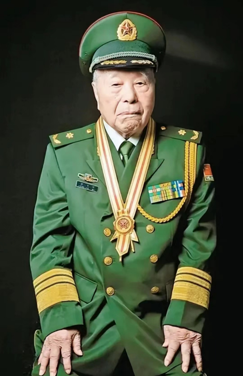 程开甲院士是中国核武器研究的开创者,曾参与中国第一颗原子弹研究,并