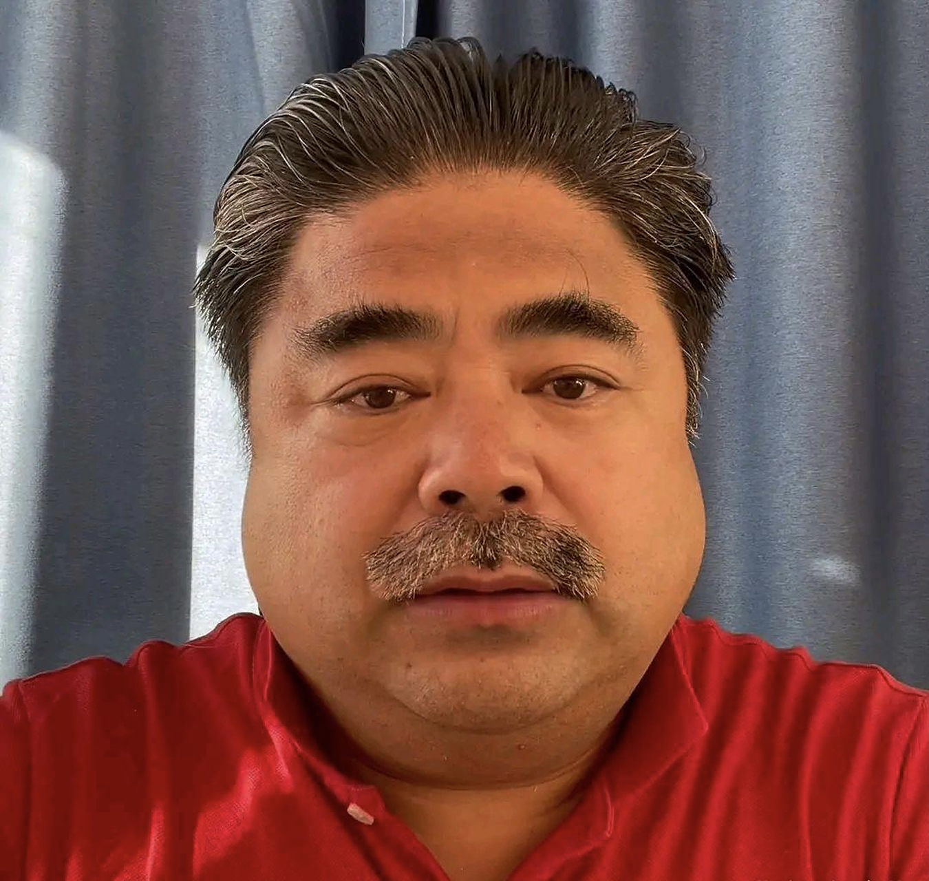 草根演员刘金向吴京毛遂自荐,表示自己拍了20多年戏,虽然没什么成就