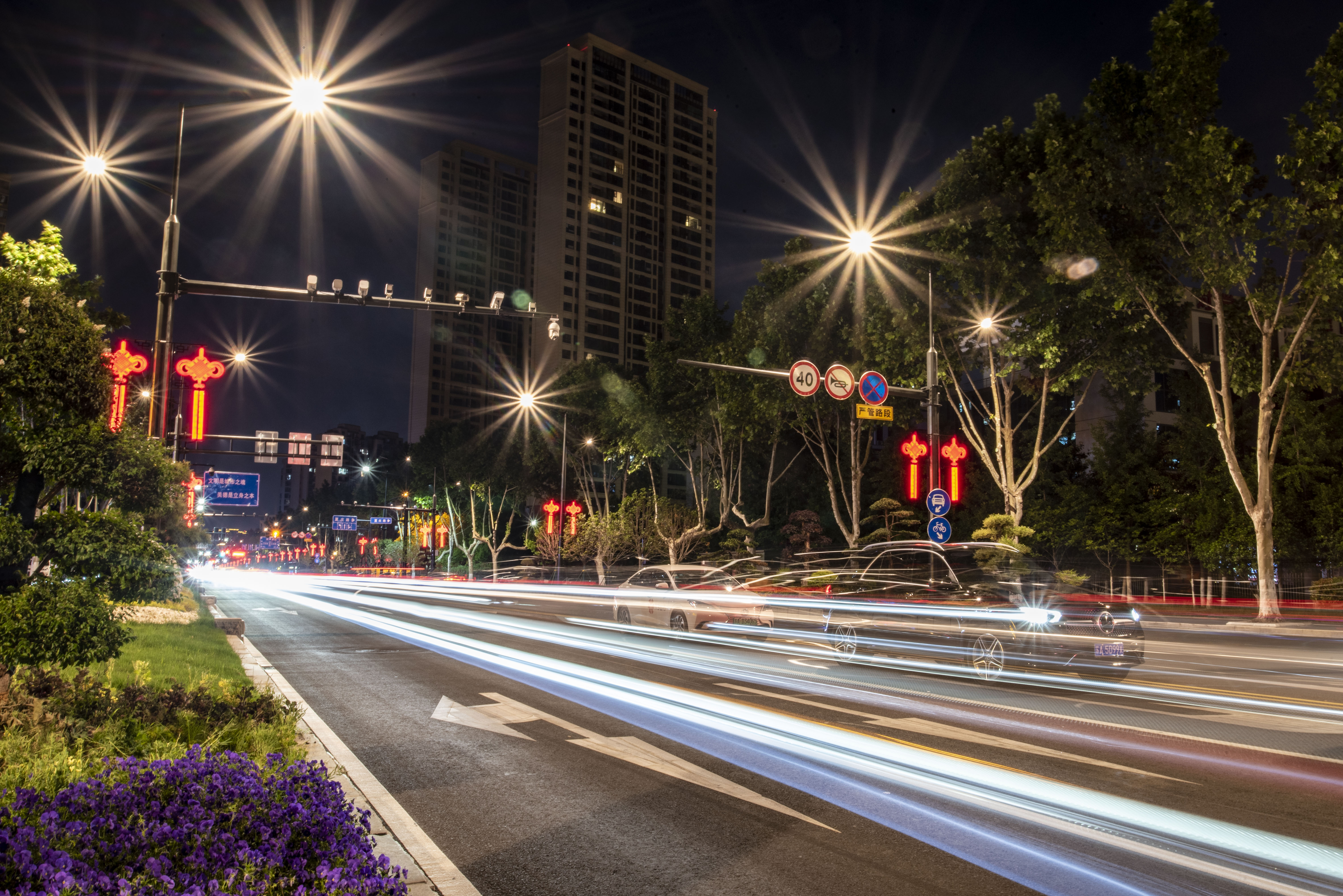 路边夜景图片实拍图片