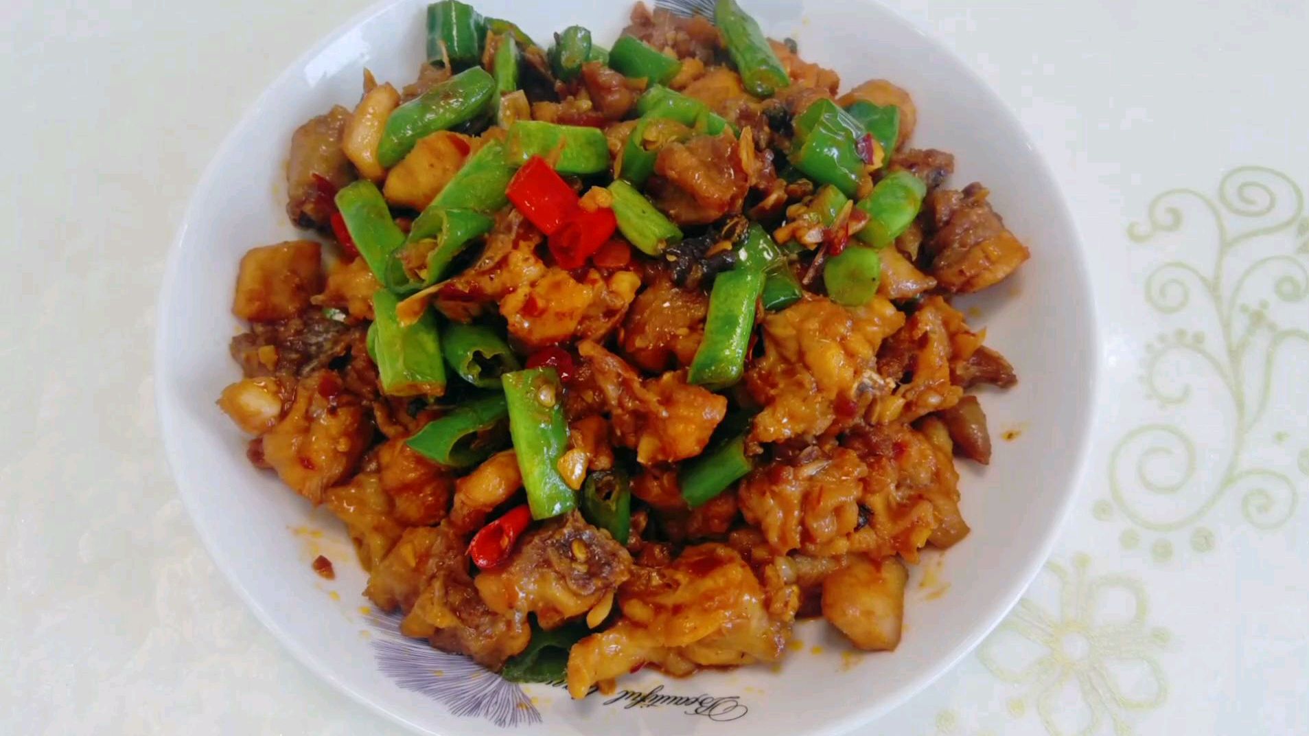 家常美食川菜做法辣炒鸡块麻辣鲜香这样的鸡肉太好吃了