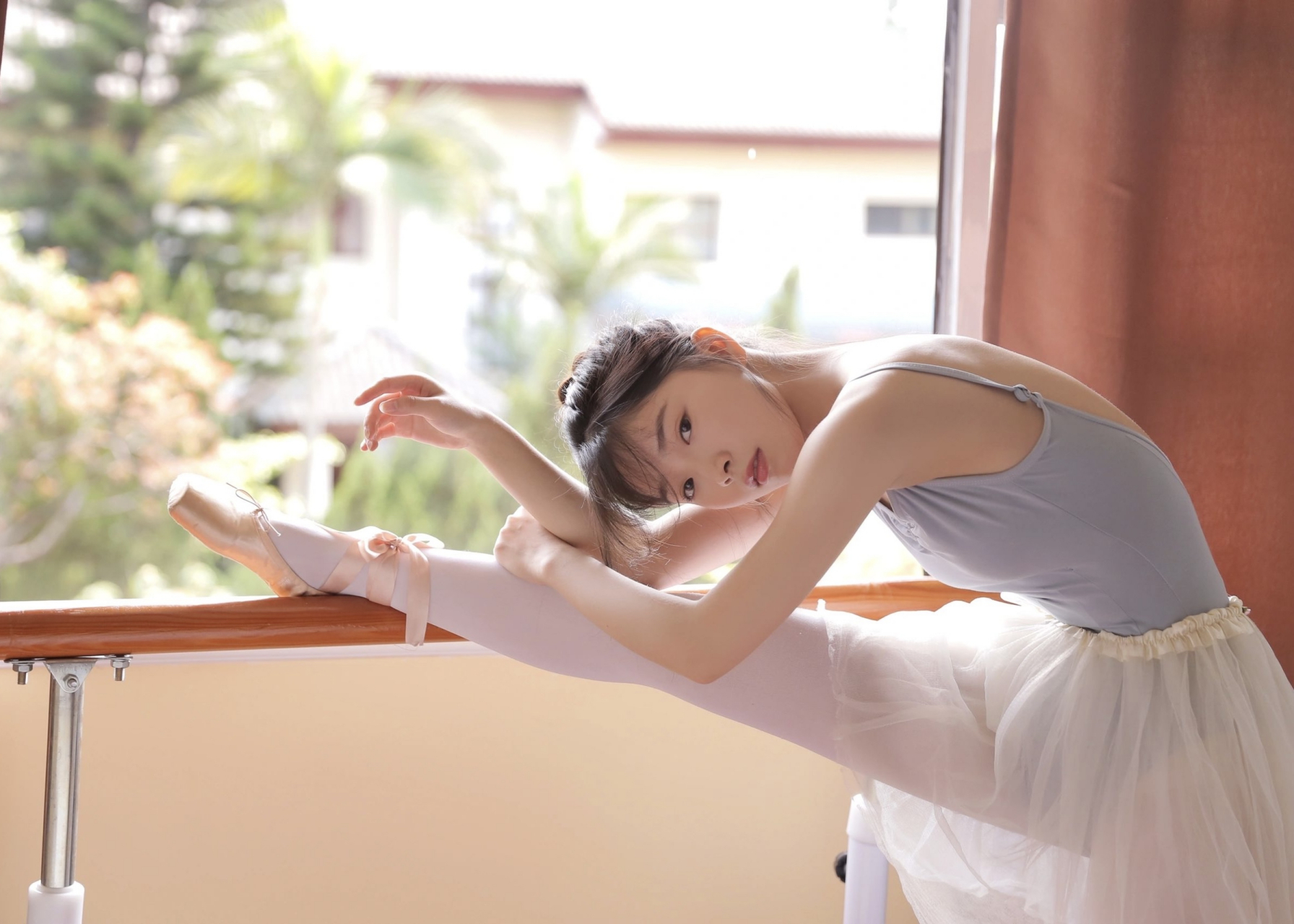 芭蕾舞少女～台上一分钟,台下十年功.