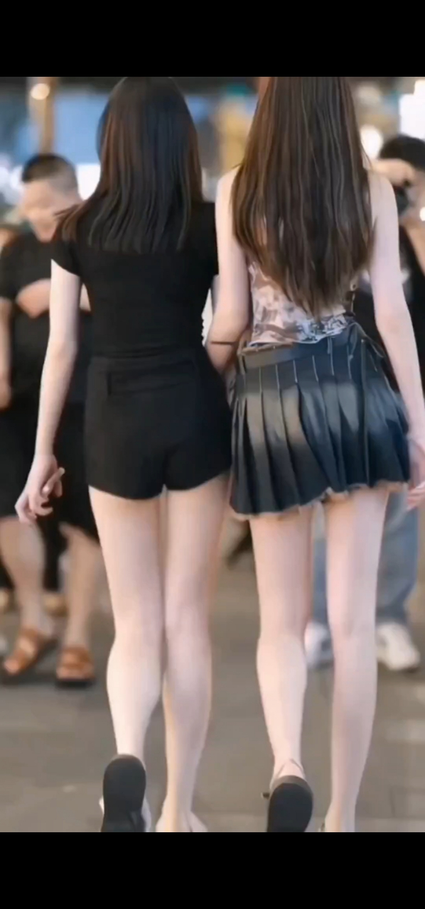 街拍大长腿气质美女这背影你爱了吗#美女