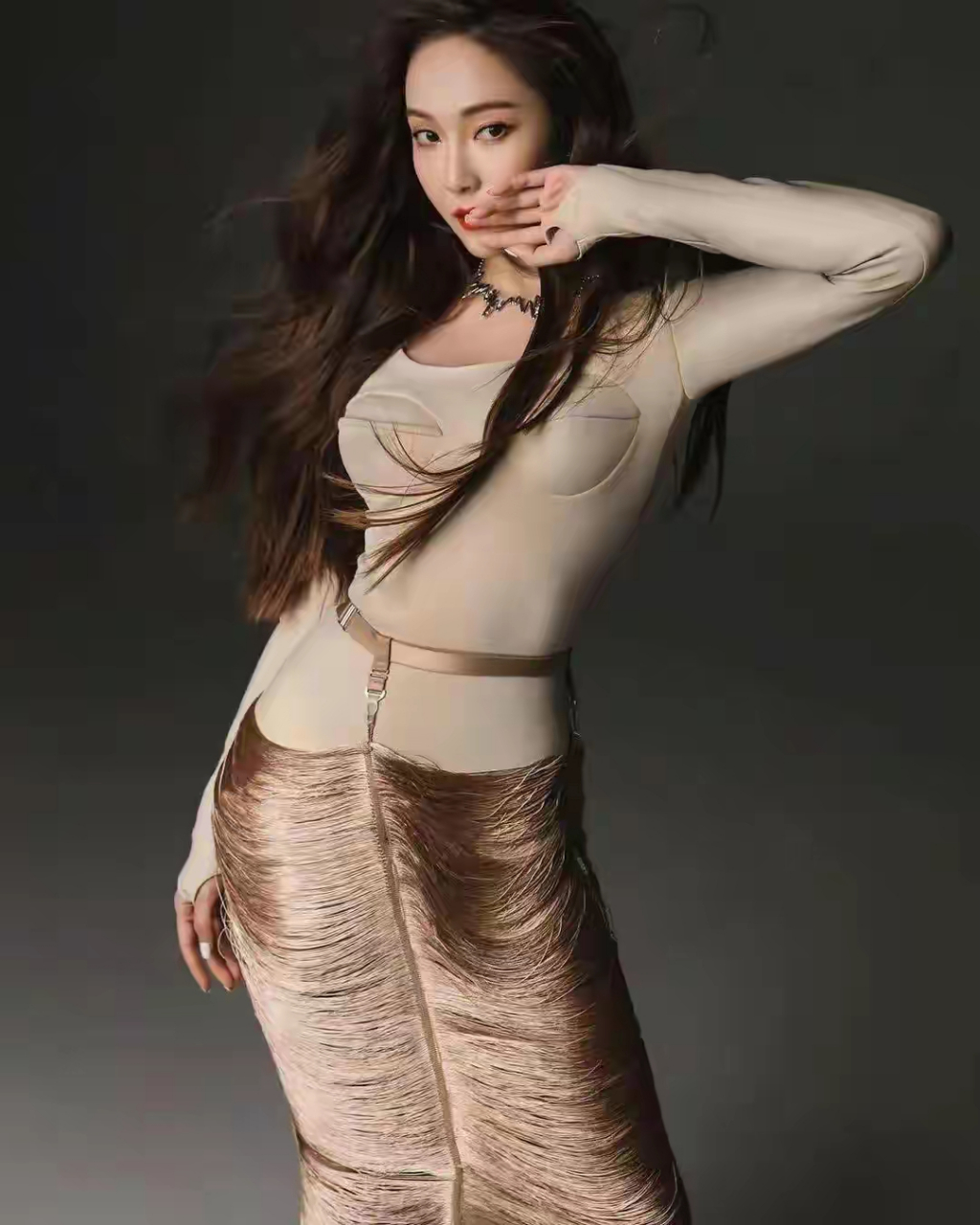 卡皇"郑秀妍魅力十足,曼妙身材太性感美艳