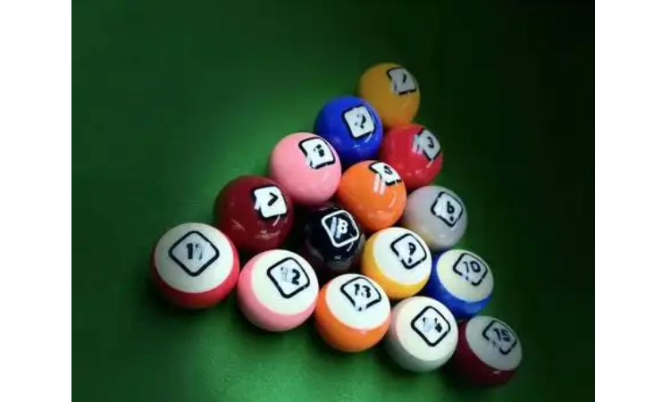 黑8台球用大头还是小头