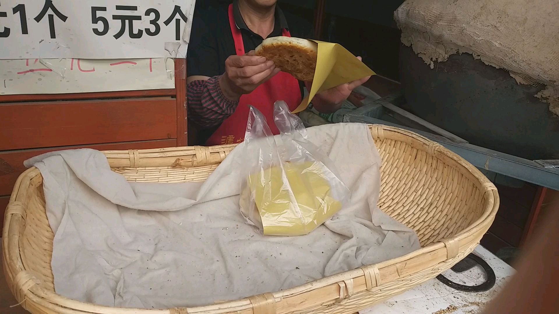 河南特色小吃,小高炉烤烧饼,五香风味芝麻飘香
