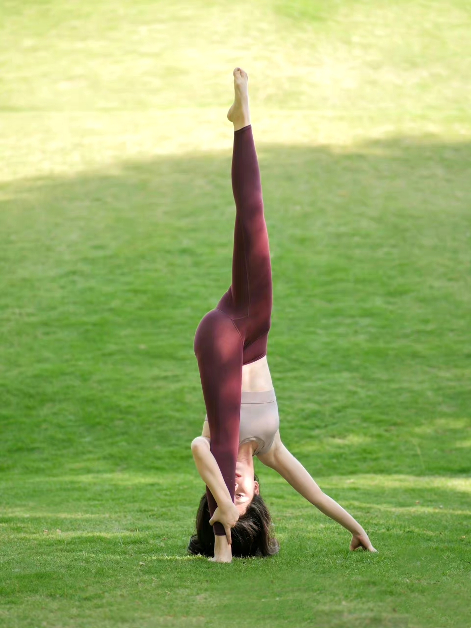 瑜伽,金鸡独立,每天不同的背景来一张