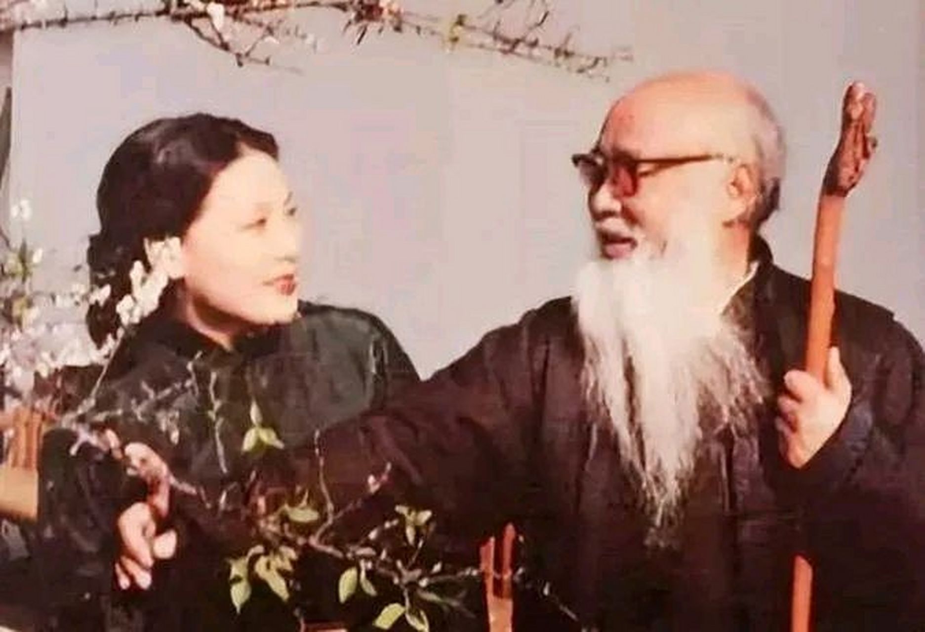 1947年,48岁的中国著名书画艺术家张大千,向女儿的闺蜜徐雯波求婚.