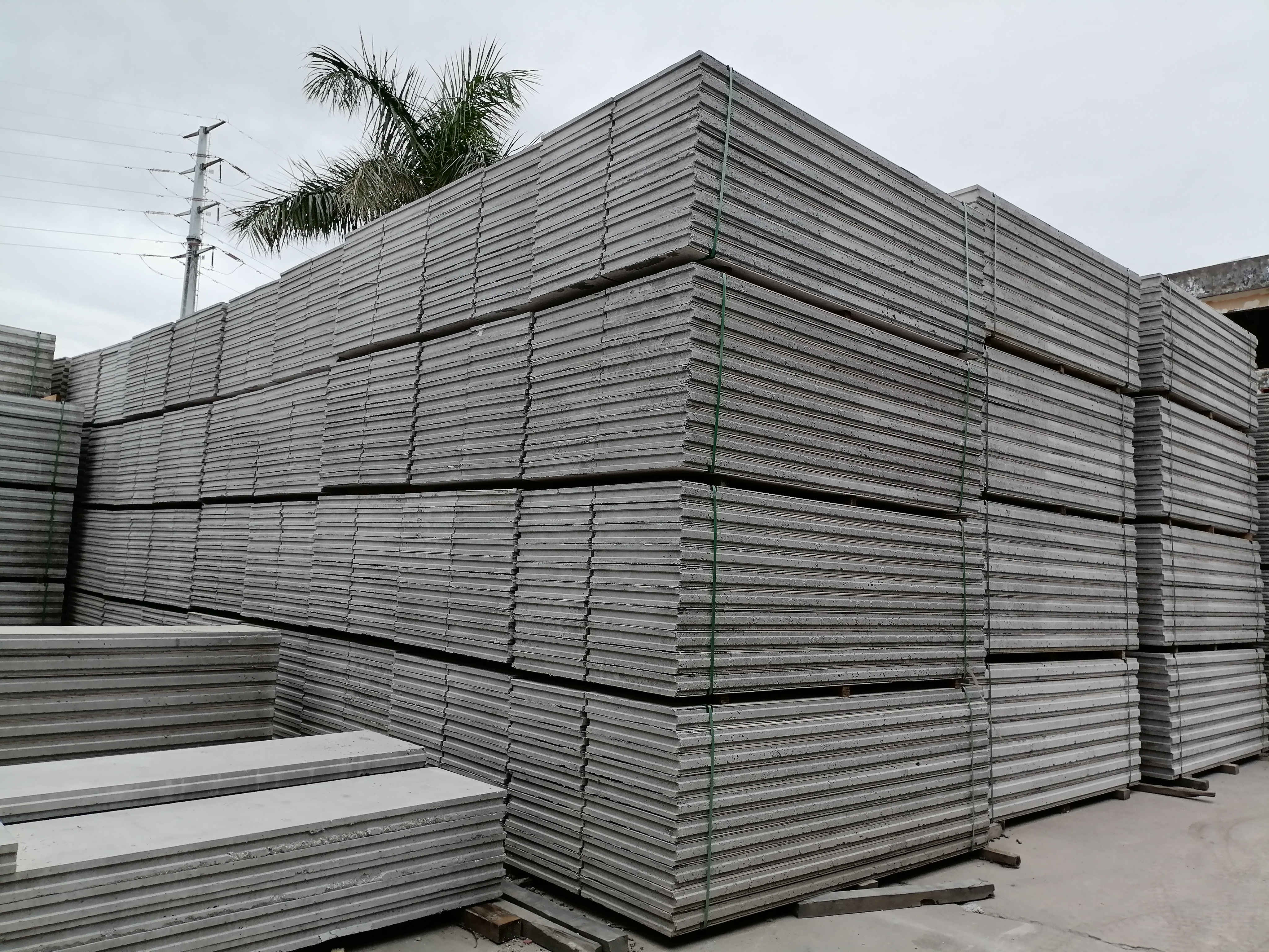 新型建材轻质隔墙板好吗?